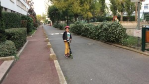 Je sais faire de la trotinette à deux roues ! thumbnail